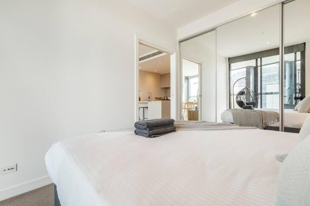 Lovely 1 Bedroom With Free Parking On Premises - 00209 * Melbourne