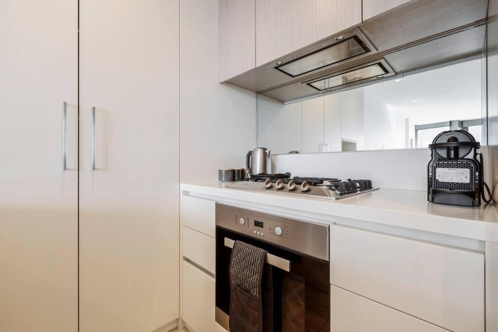 Apartment Lovely 1 Bedroom With Free Parking On Premises - 00209