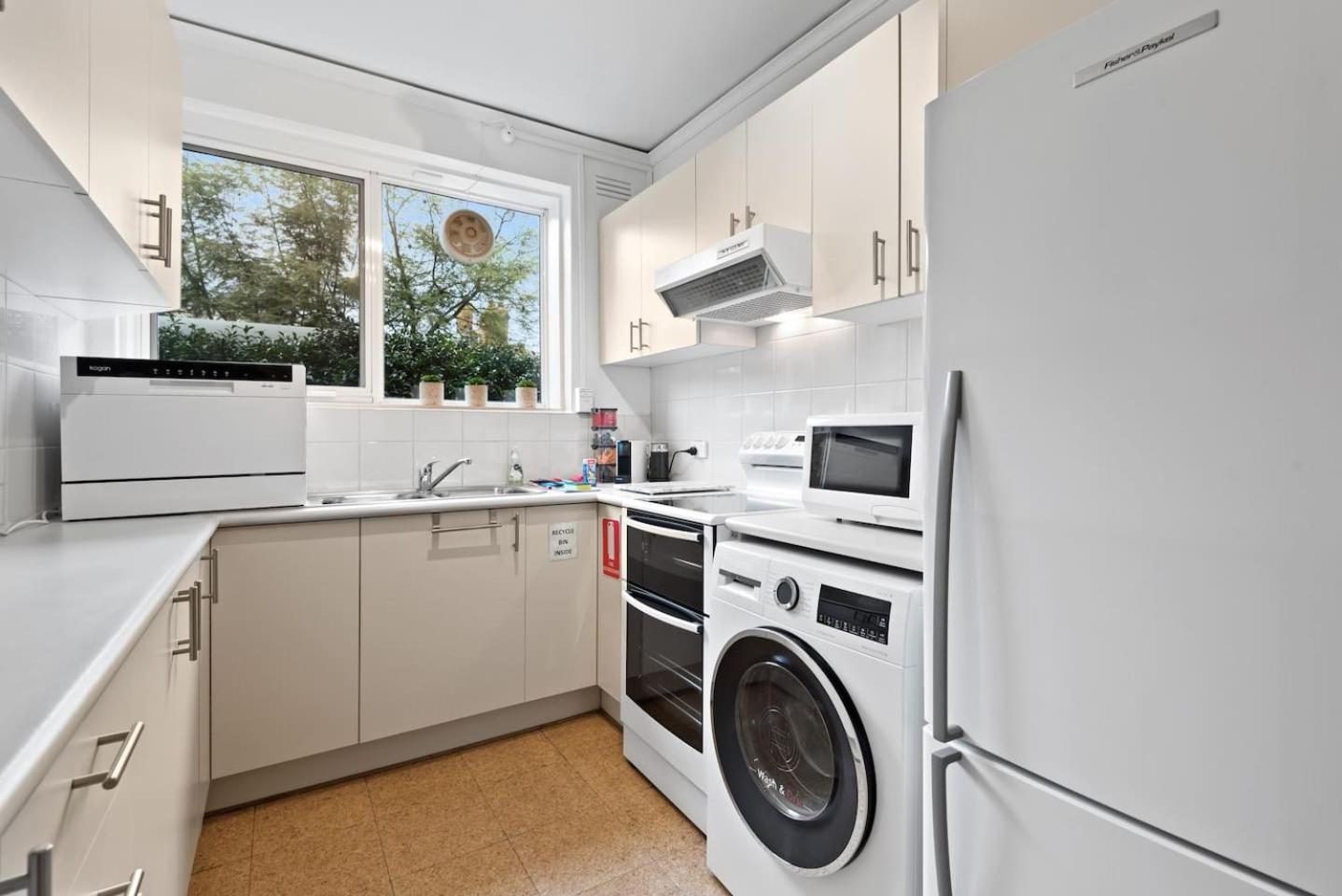 Urban Retro - Experience Vibrant Courtyard Charm