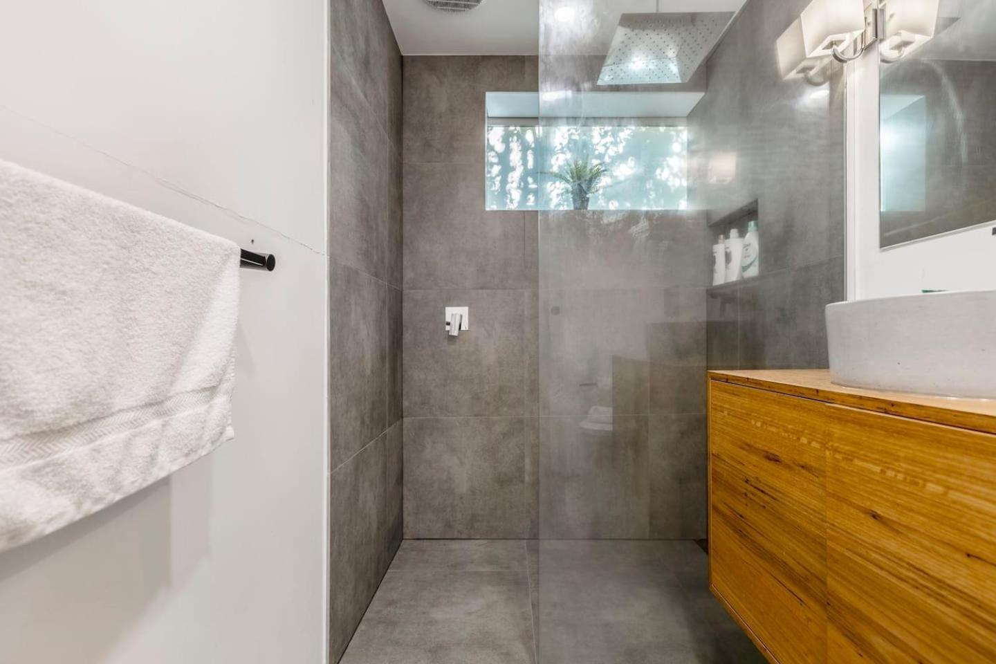 'cedar Loft' Contemporary Comfort In Leafy St Kilda Apartment Melbourne