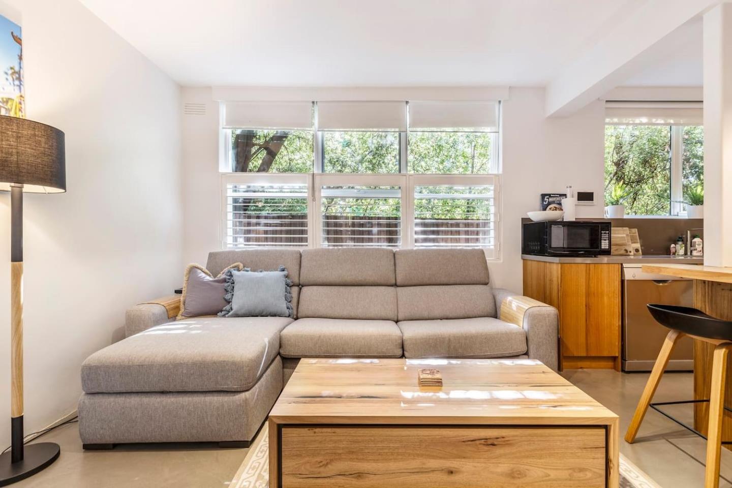 'cedar Loft' Contemporary Comfort In Leafy St Kilda Apartment Melbourne