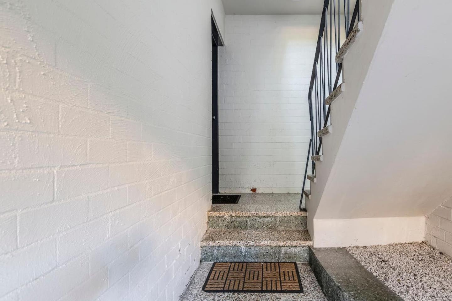 'cedar Loft' Contemporary Comfort In Leafy St Kilda Melbourne