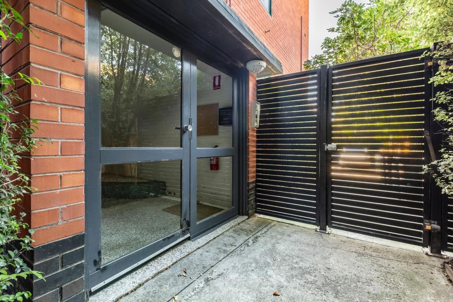 Apartment 'cedar Loft' Contemporary Comfort In Leafy St Kilda