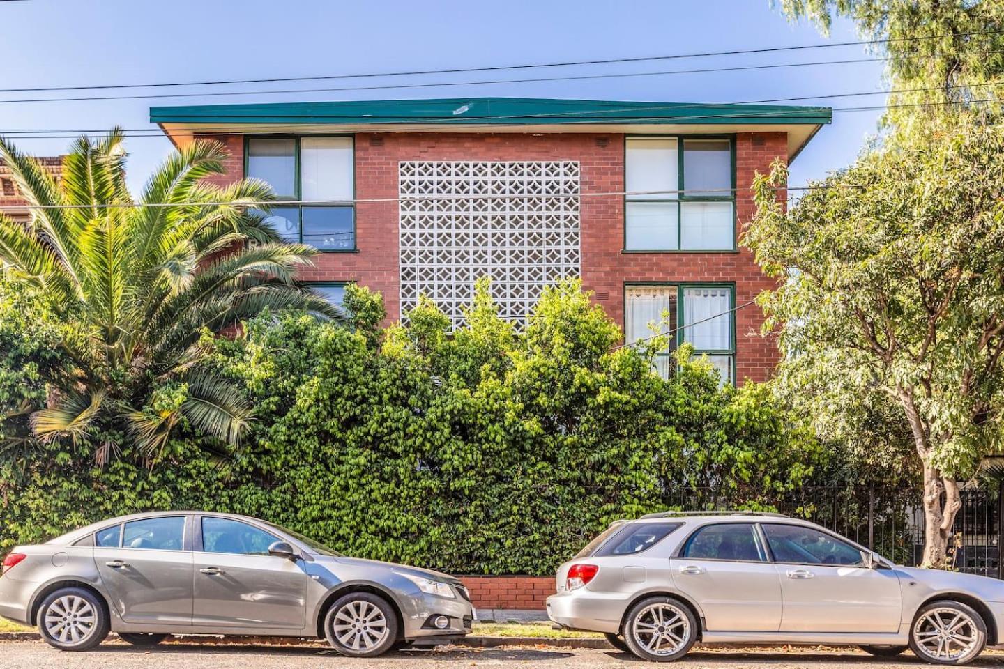 'cedar Loft' Contemporary Comfort In Leafy St Kilda Melbourne