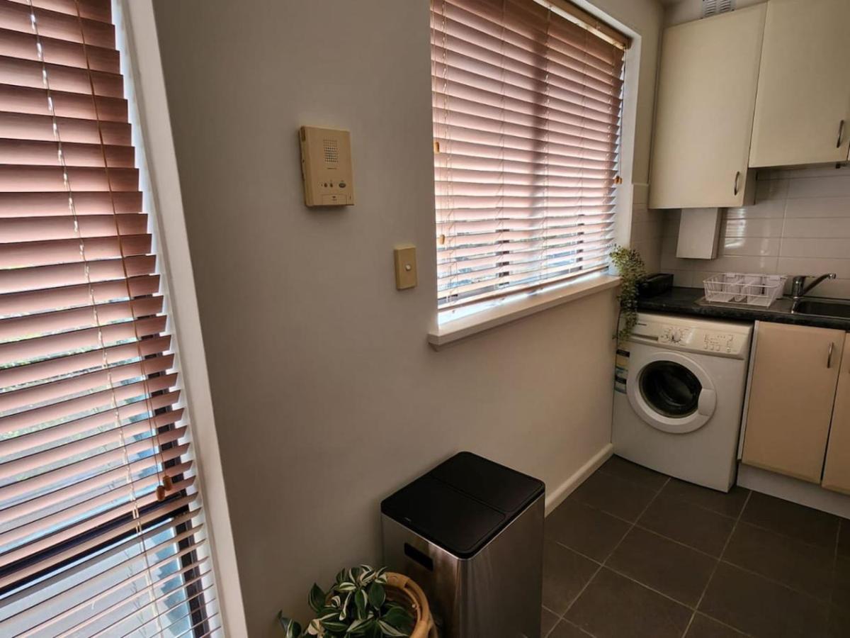 Retro Rose St Kilda Mansions Apartment *