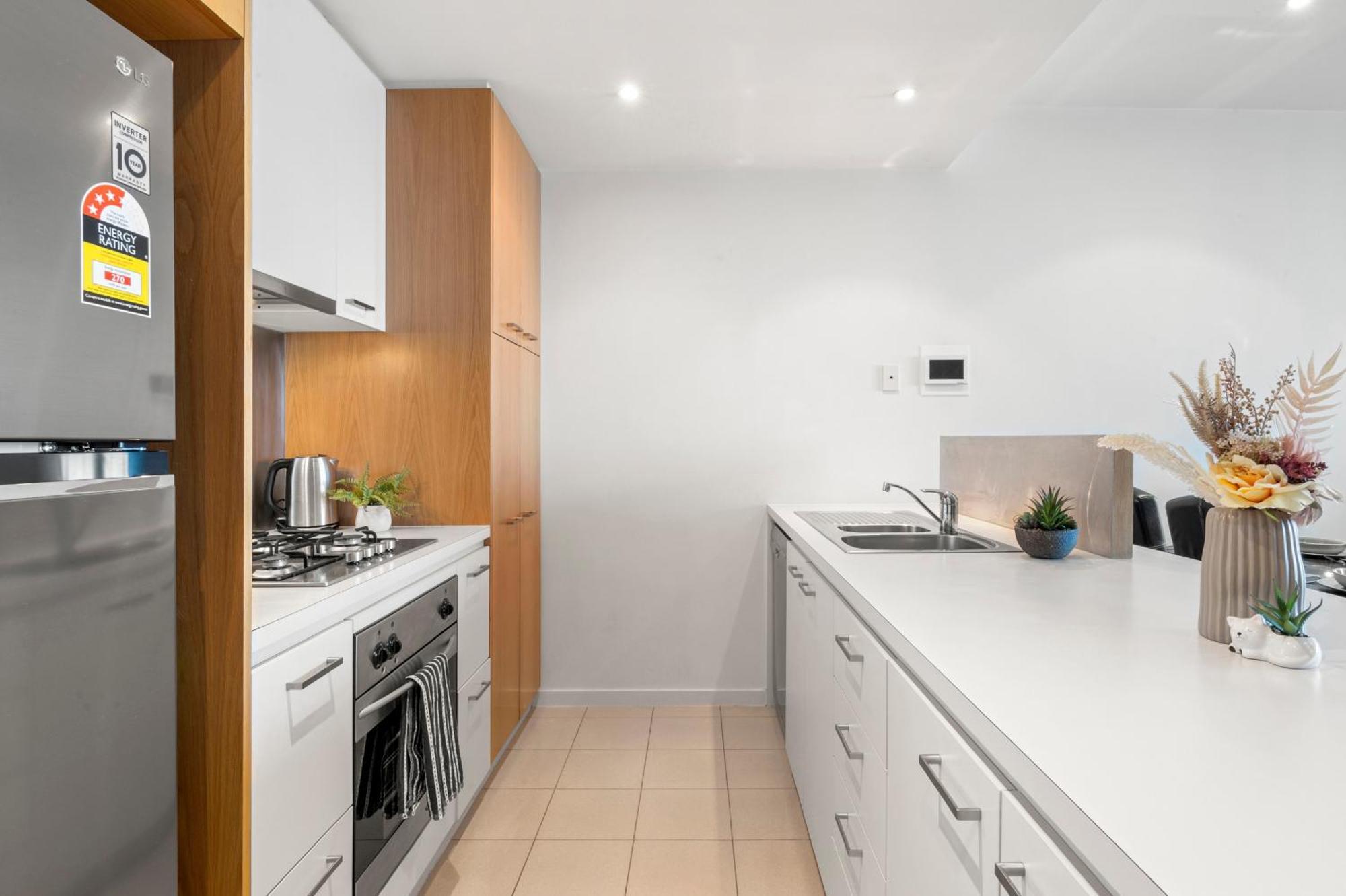 Sea View, Gym & Pool, 2 Bedrooms 2 Bathrooms * Melbourne