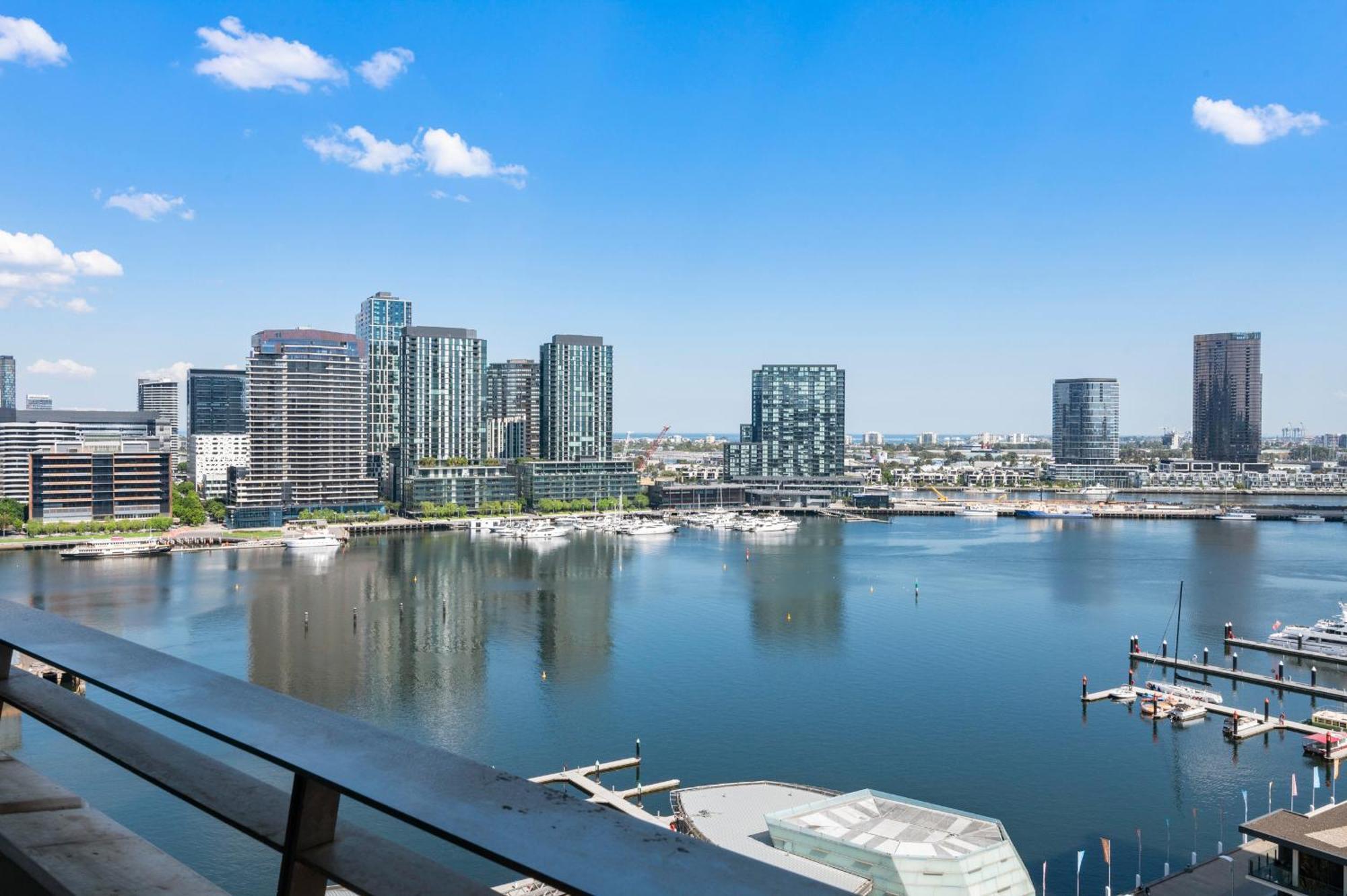 Sea View, Gym & Pool, 2 Bedrooms 2 Bathrooms Melbourne