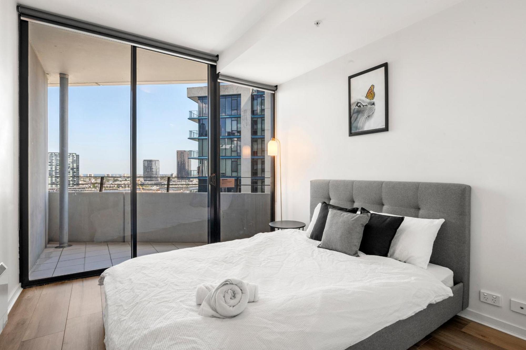 Sea View, Gym & Pool, 2 Bedrooms 2 Bathrooms