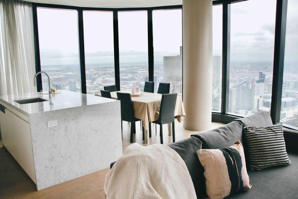 Cbd Heart｜awe- Inspiring Heights｜breathtaking View Apartment Melbourne