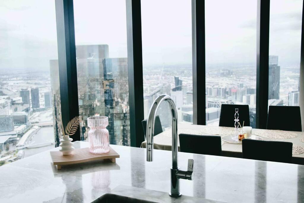 Cbd Heart｜awe- Inspiring Heights｜breathtaking View Apartment *