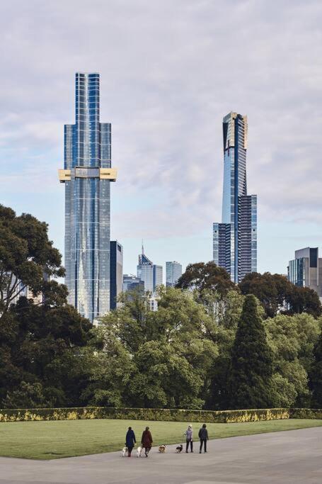 Cbd Heart｜awe- Inspiring Heights｜breathtaking View Apartment