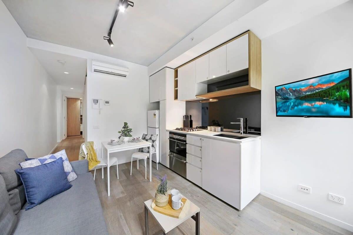 A Comfy & Modern 2br Near Melbourne