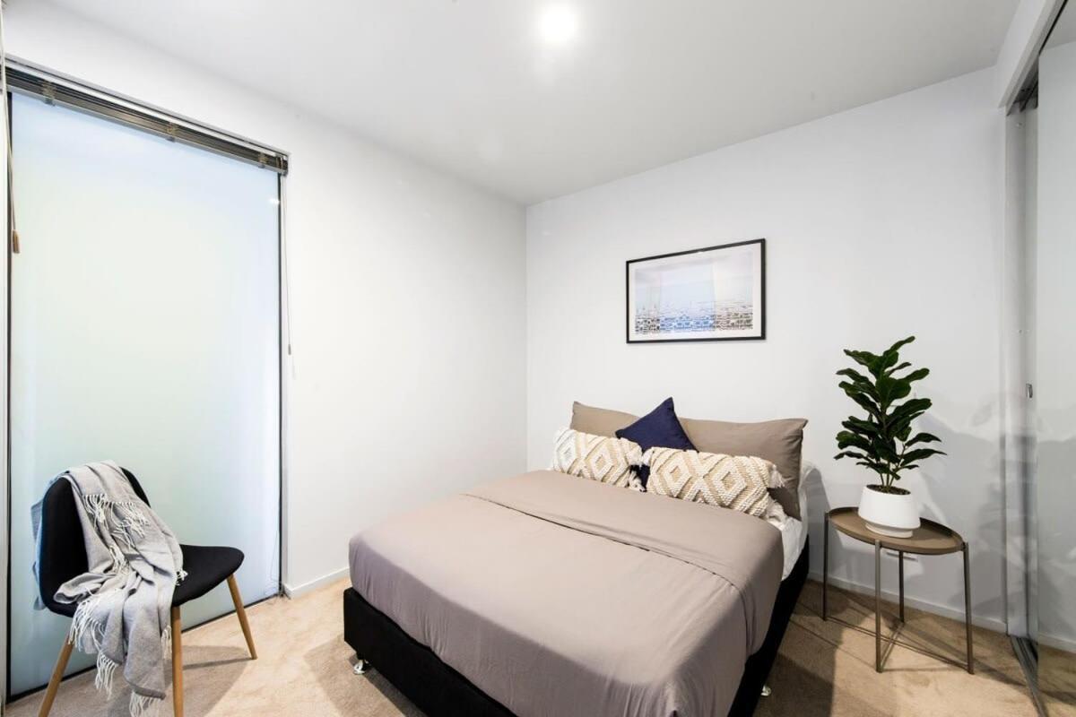 A Stylish 2br Next To Vic Market Free Parking Melbourne