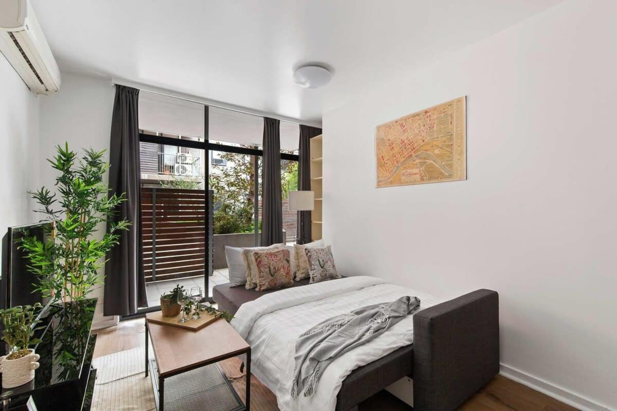 A Spacious 2br With A Courtyard & Free Parking Apartment