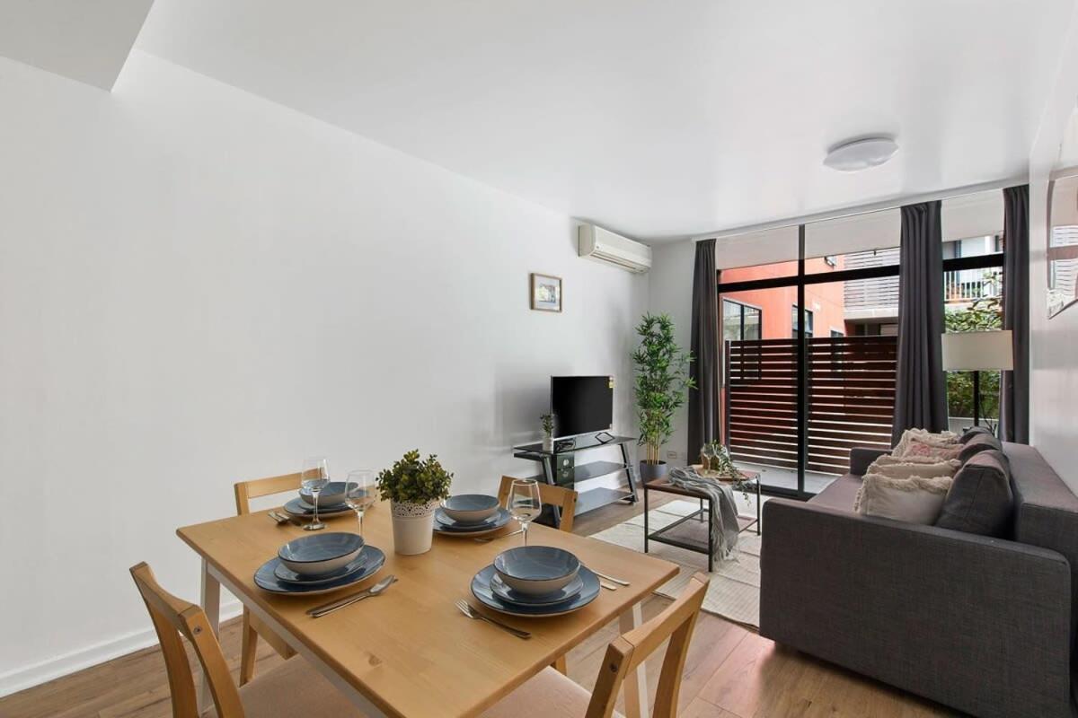 A Spacious 2br With A Courtyard & Free Parking Apartment