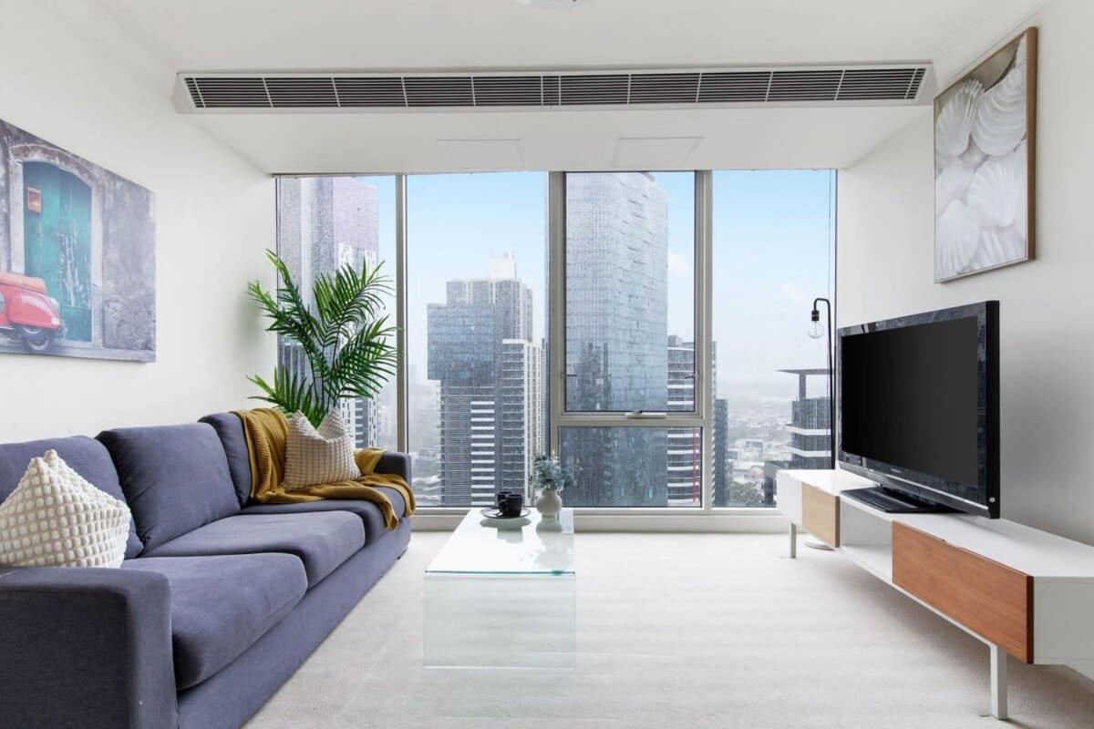 Comfy & Stylish 2br Next To Crown Views Apartment