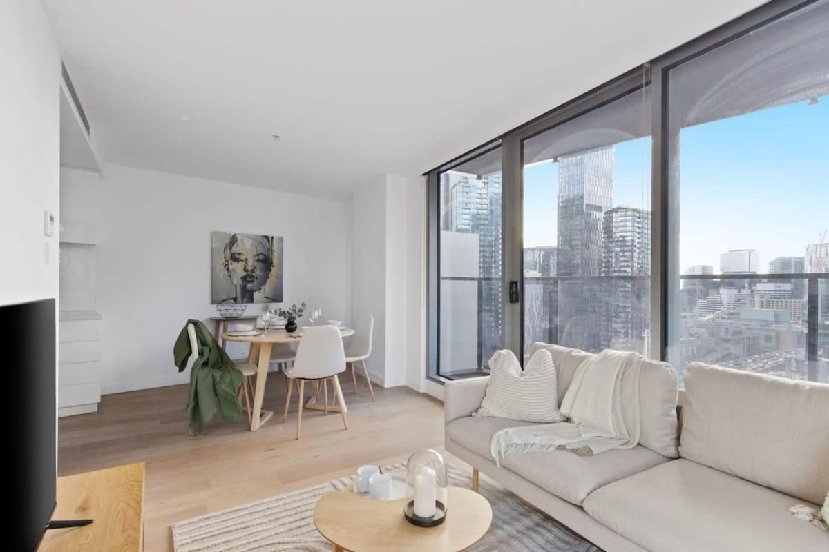 A Cozy With Views Near Crown Casino Melbourne