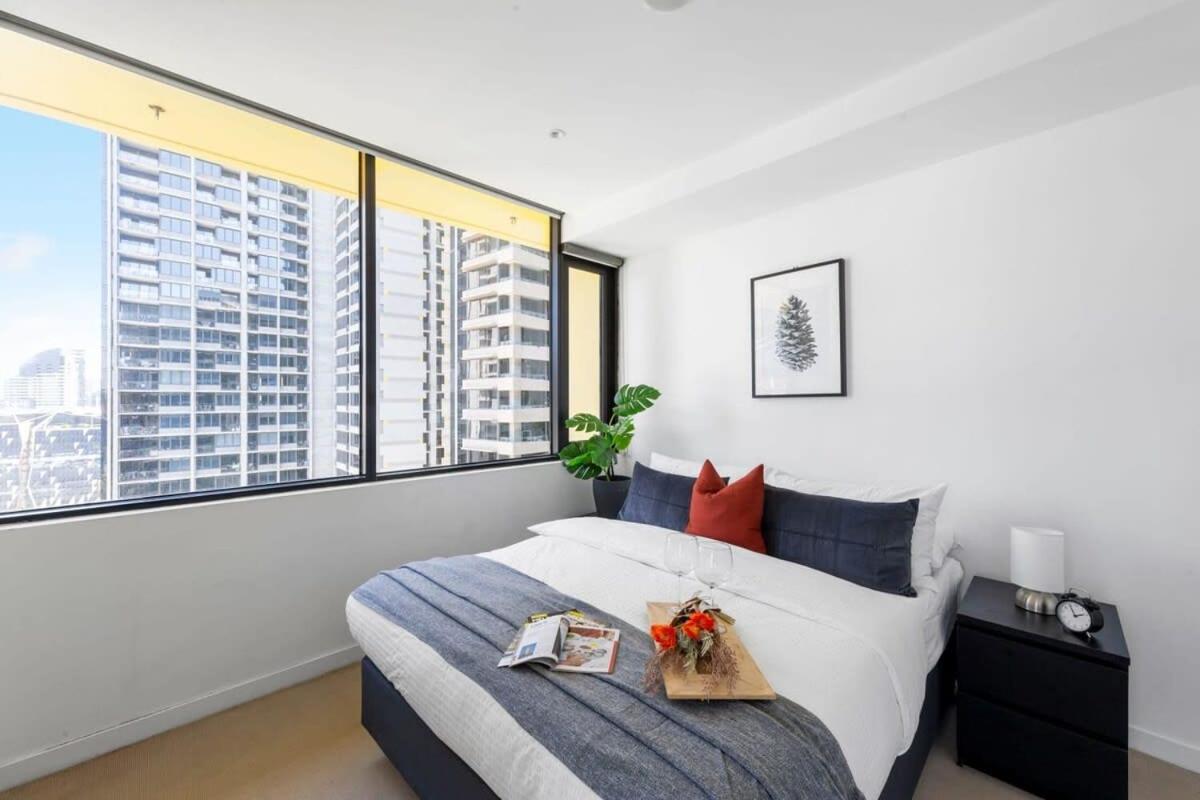 A Chic 2br Views Near Southern Cross Apartment Melbourne