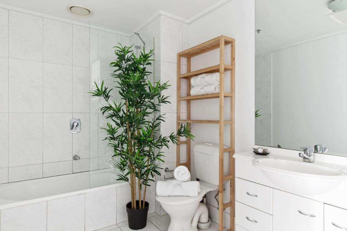 A 3br Next To Southern Cross Free Parking