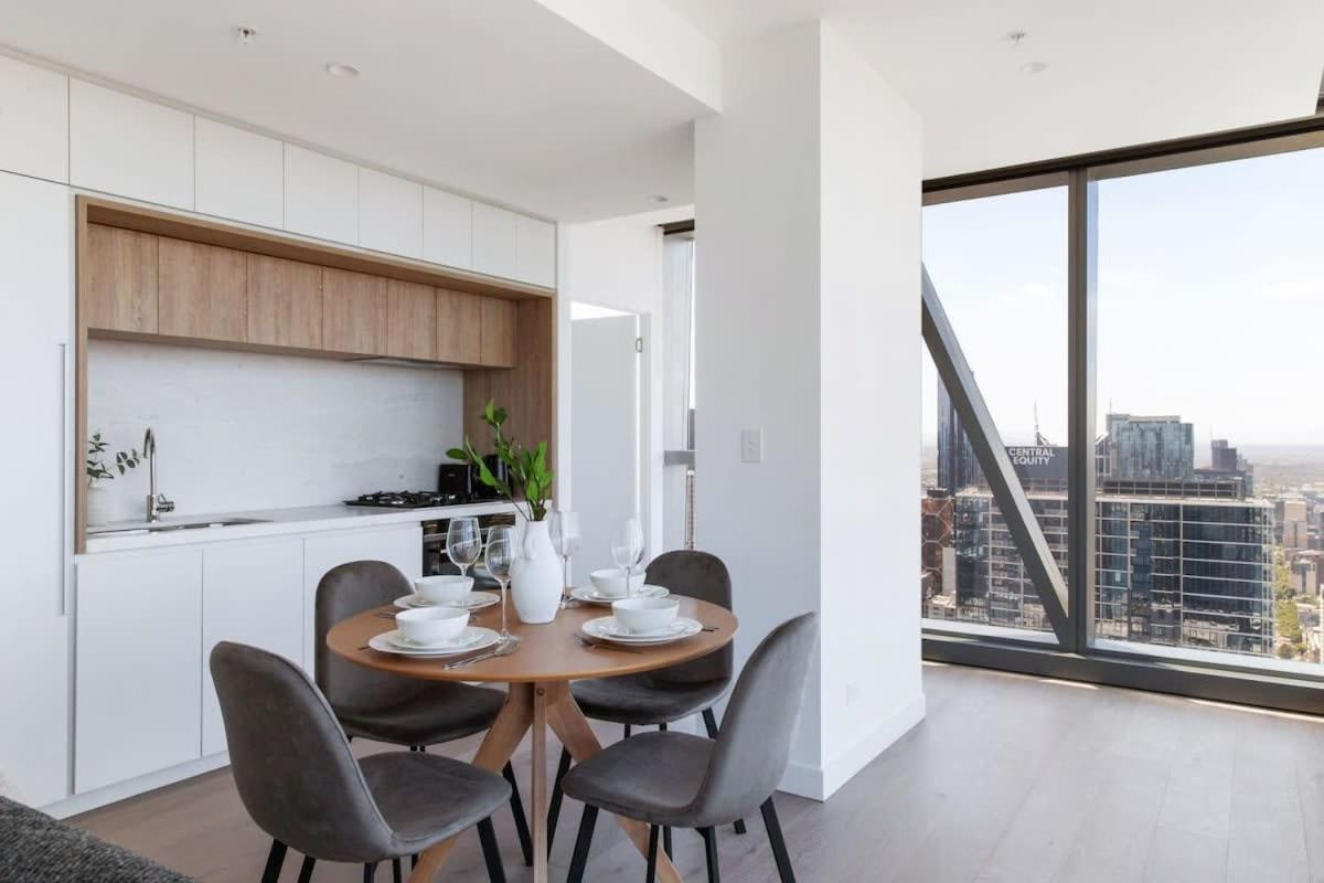 A 2br With Stunning Views Free Parking Apartment Melbourne