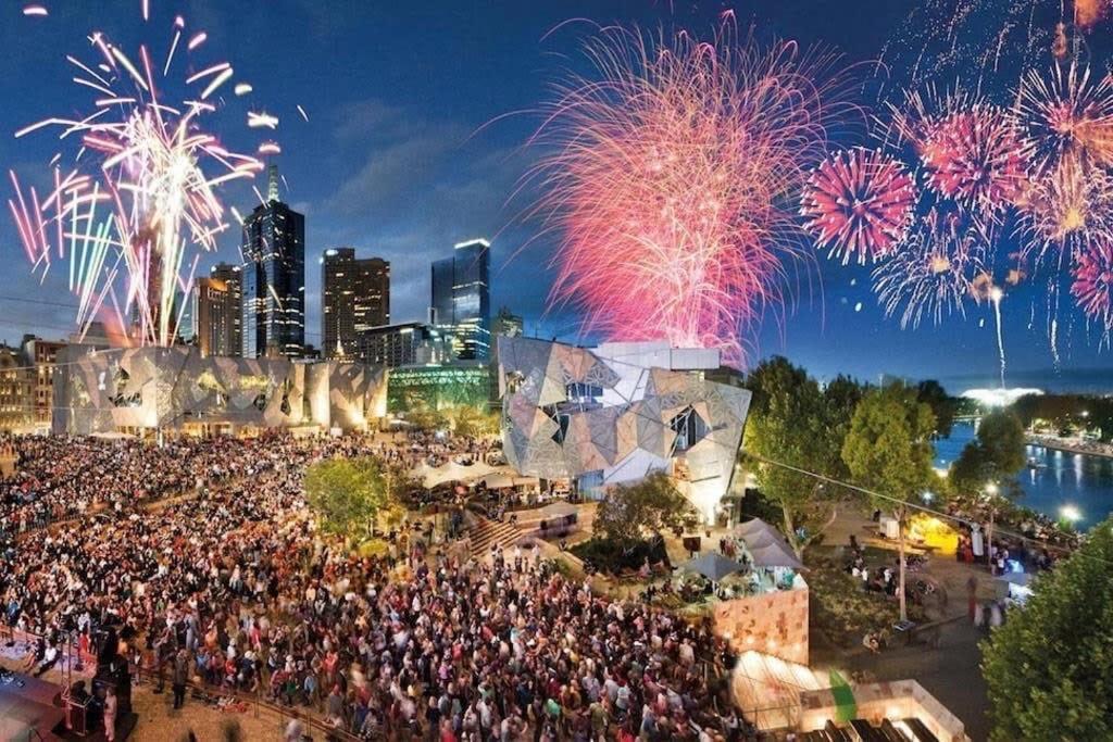 A 2br With Stunning Views Free Parking Apartment Melbourne