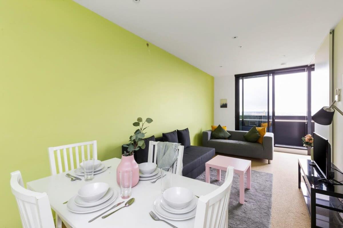 Cozy 2br Near W Views Apartment
