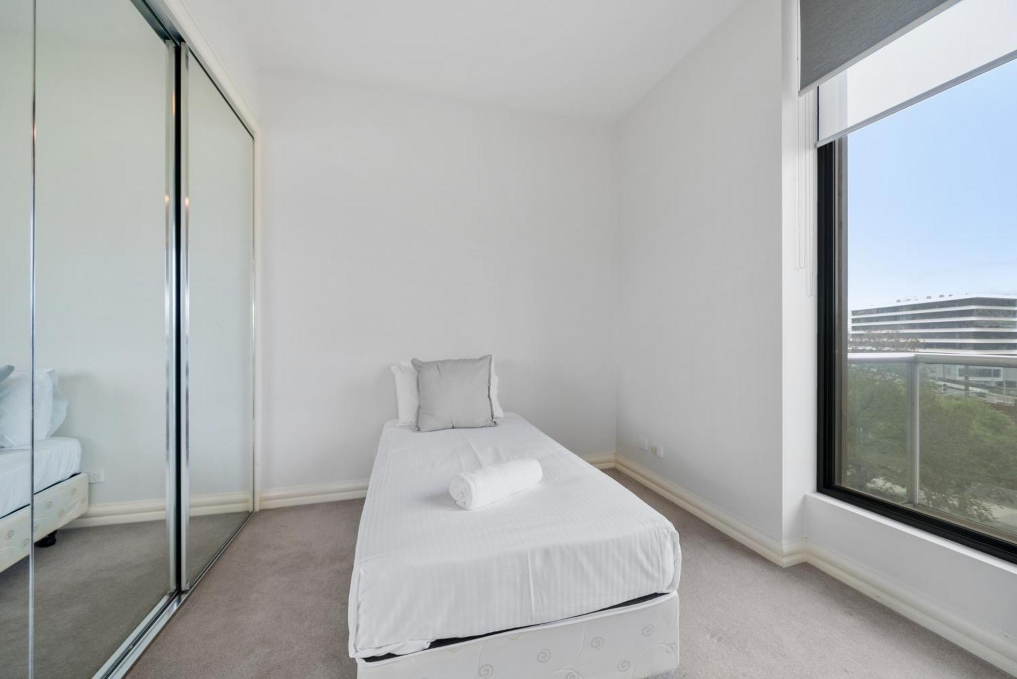 East 2br Melbourne
