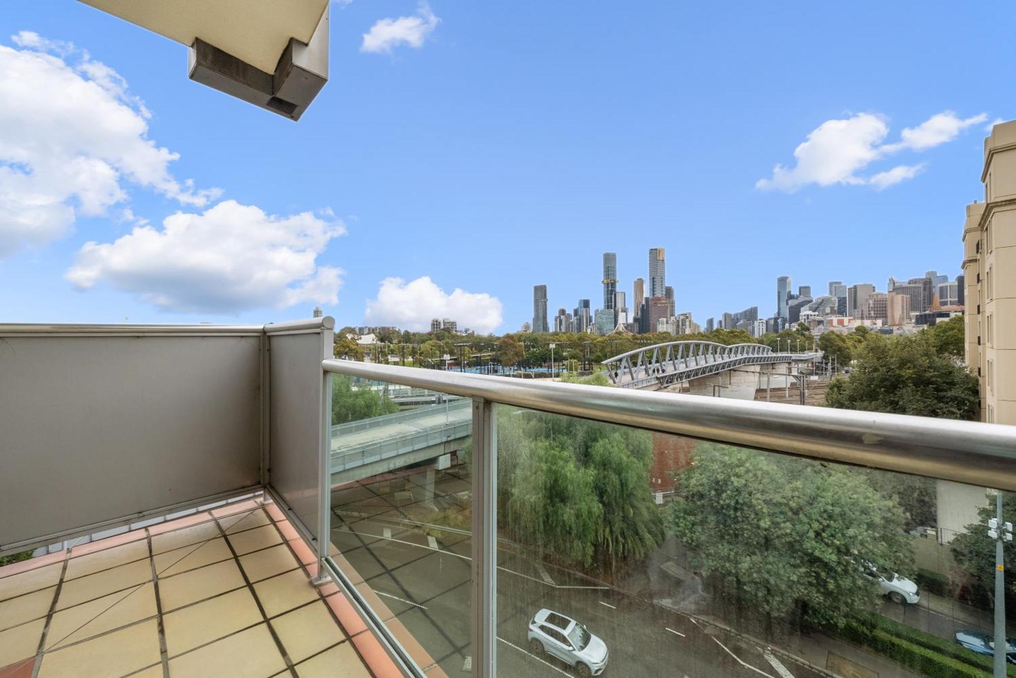 East 2br Apartment Melbourne
