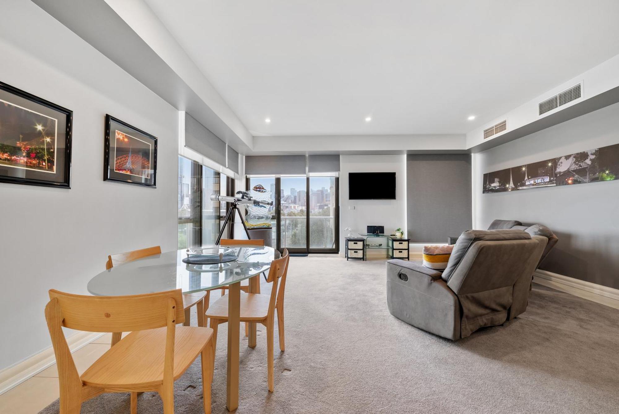 East 2br Apartment