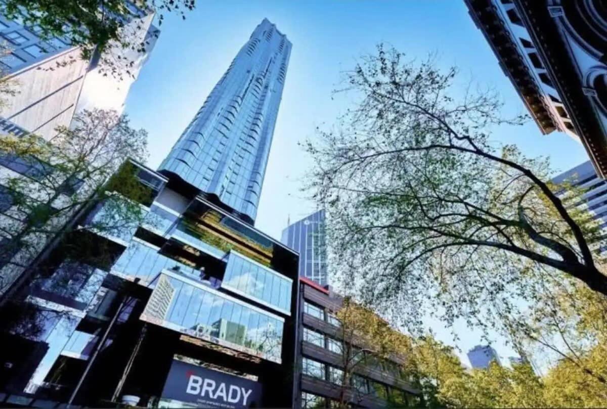 A Chic 2br Near Cbd W Free Parking *