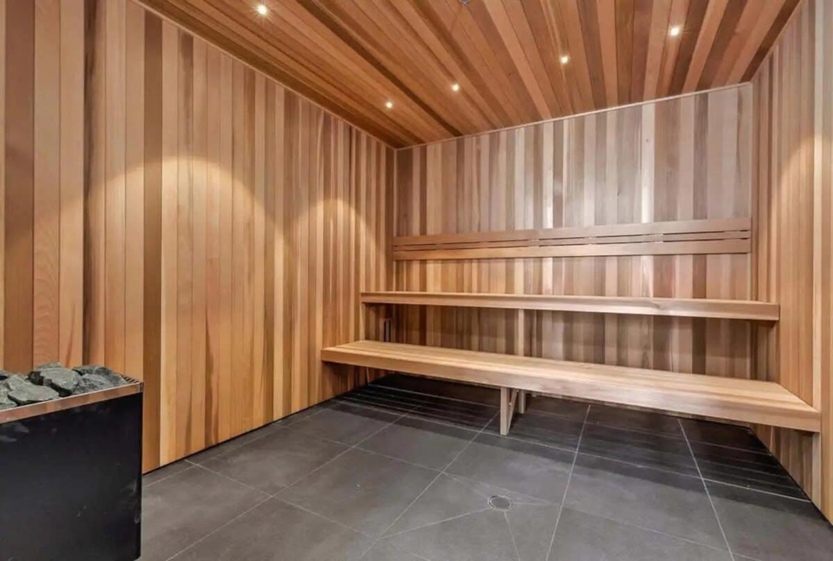 A Chic 2br Near Cbd W Free Parking Apartment *