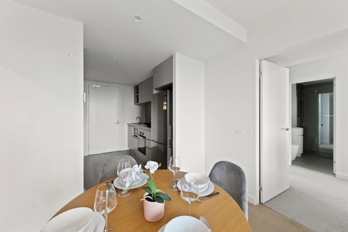 A Chic 2br Near Cbd W Free Parking Apartment Melbourne