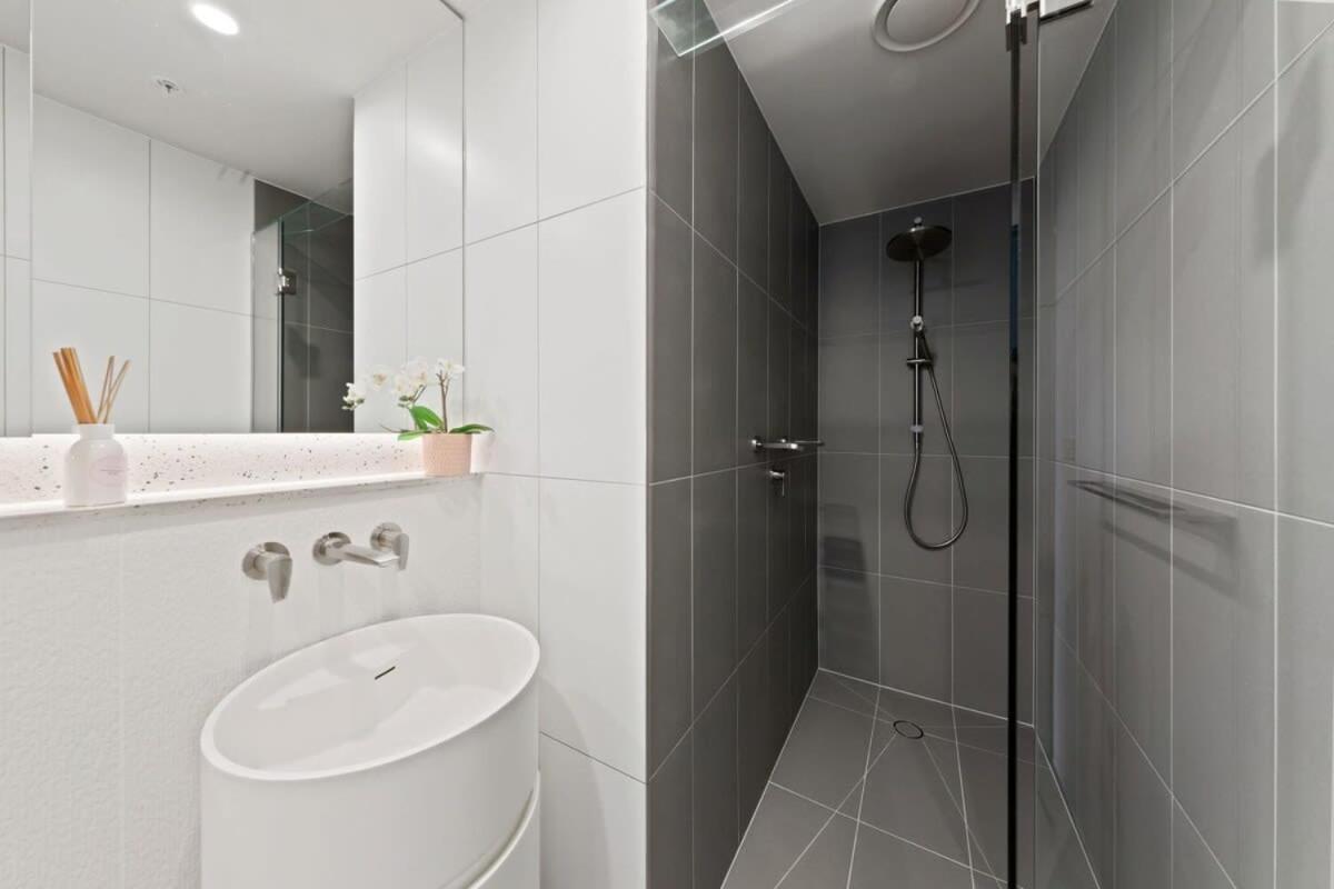 Apartment A Chic 2br Near Cbd W Free Parking *