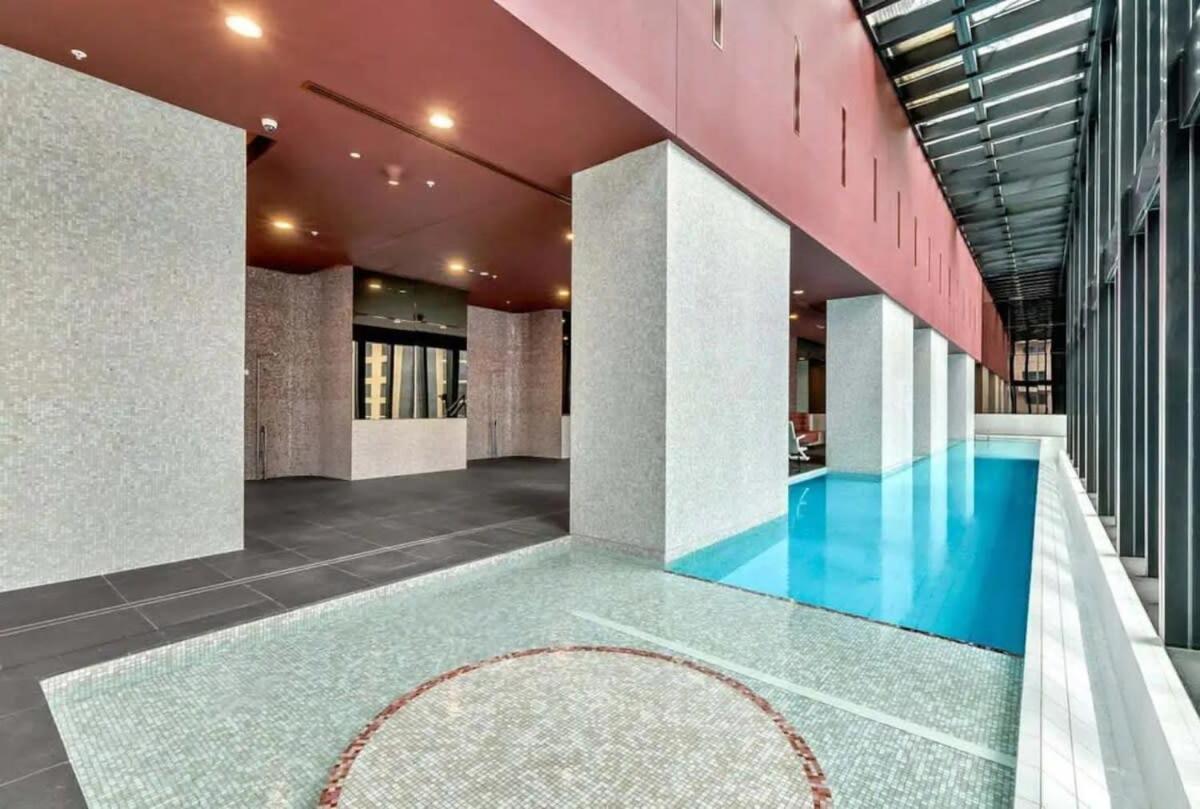 A Chic 2br Near Cbd W Free Parking Apartment *