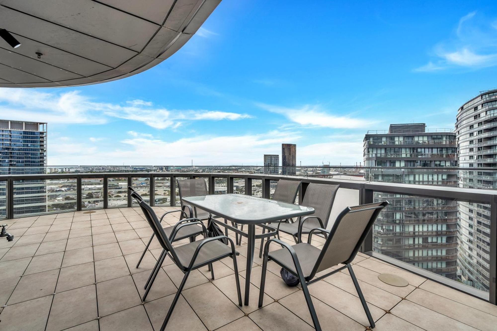 Lifestyle - Views On Collins Apartment *