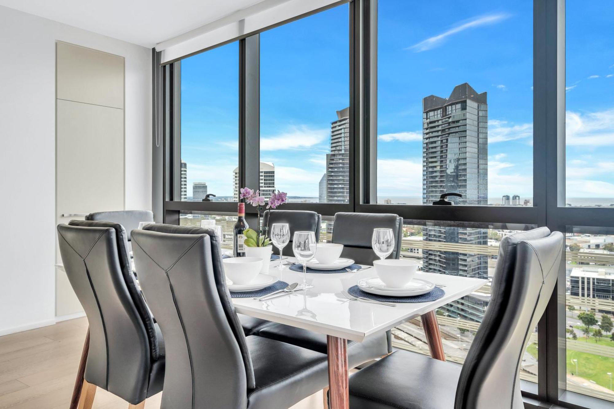 Apartment Lifestyle - Views On Collins Melbourne