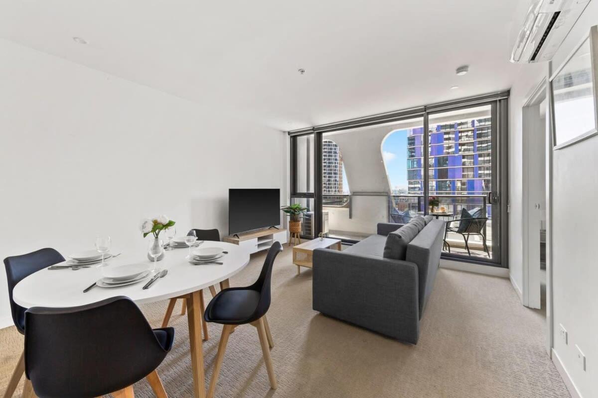 A Cozy 2br Next To Queen Victoria Market & With Views *