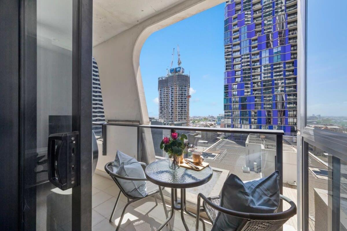 A Cozy 2br Next To Queen Victoria Market & With Views *