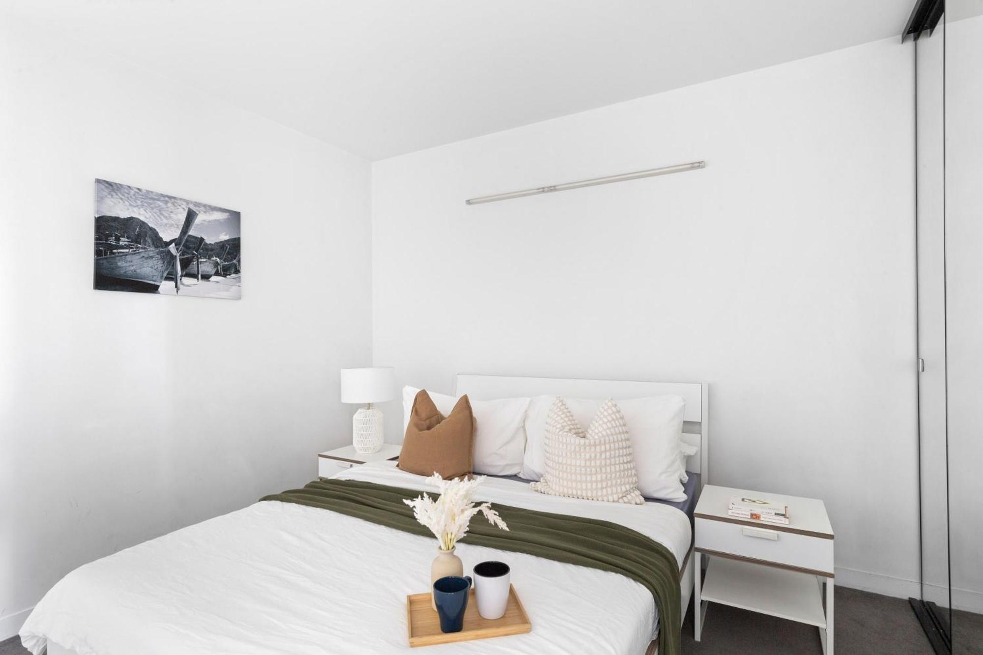 A 2br Next To Free Parking Apartment *