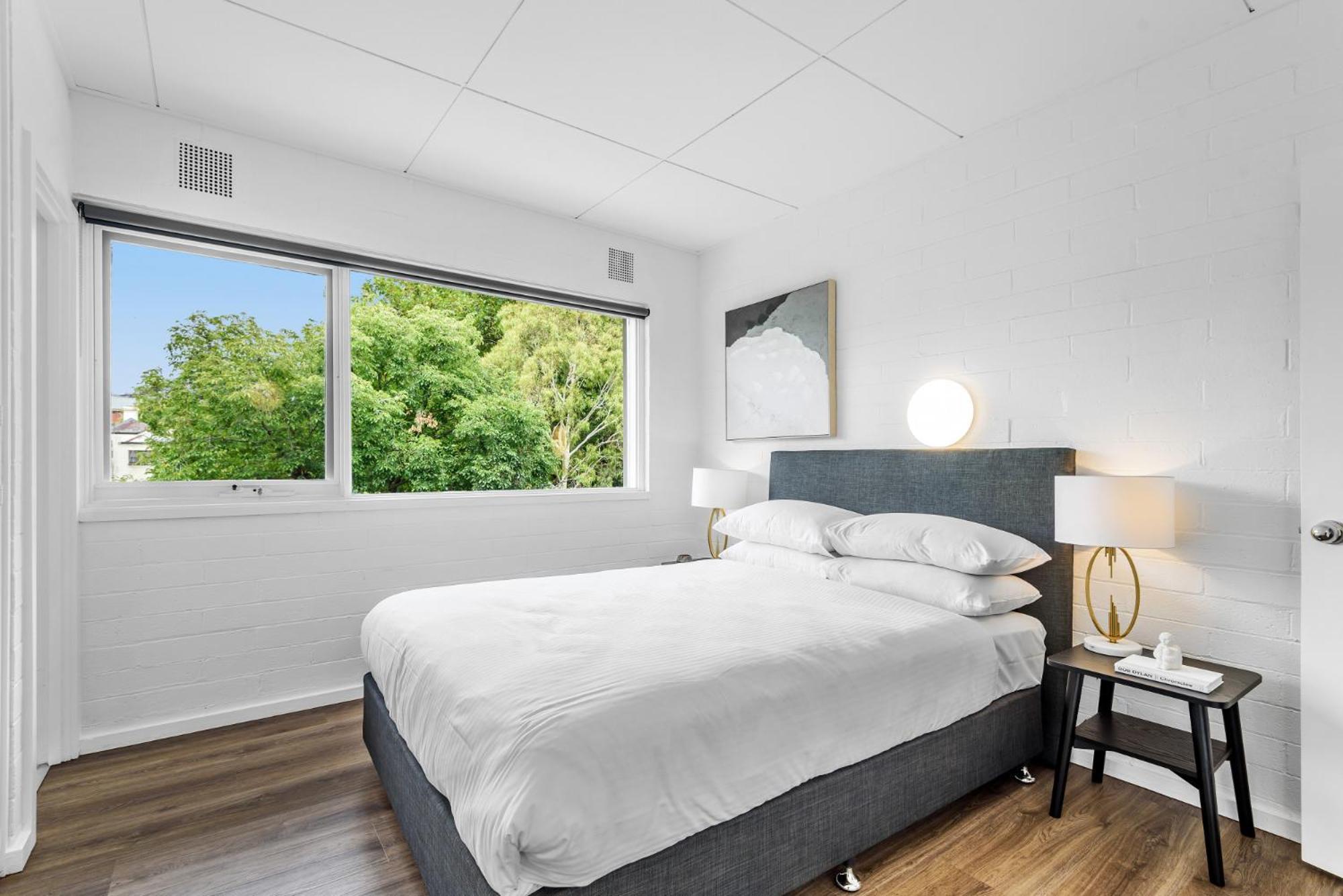 Apartment Delightful 1-bed Steps From Royal Park