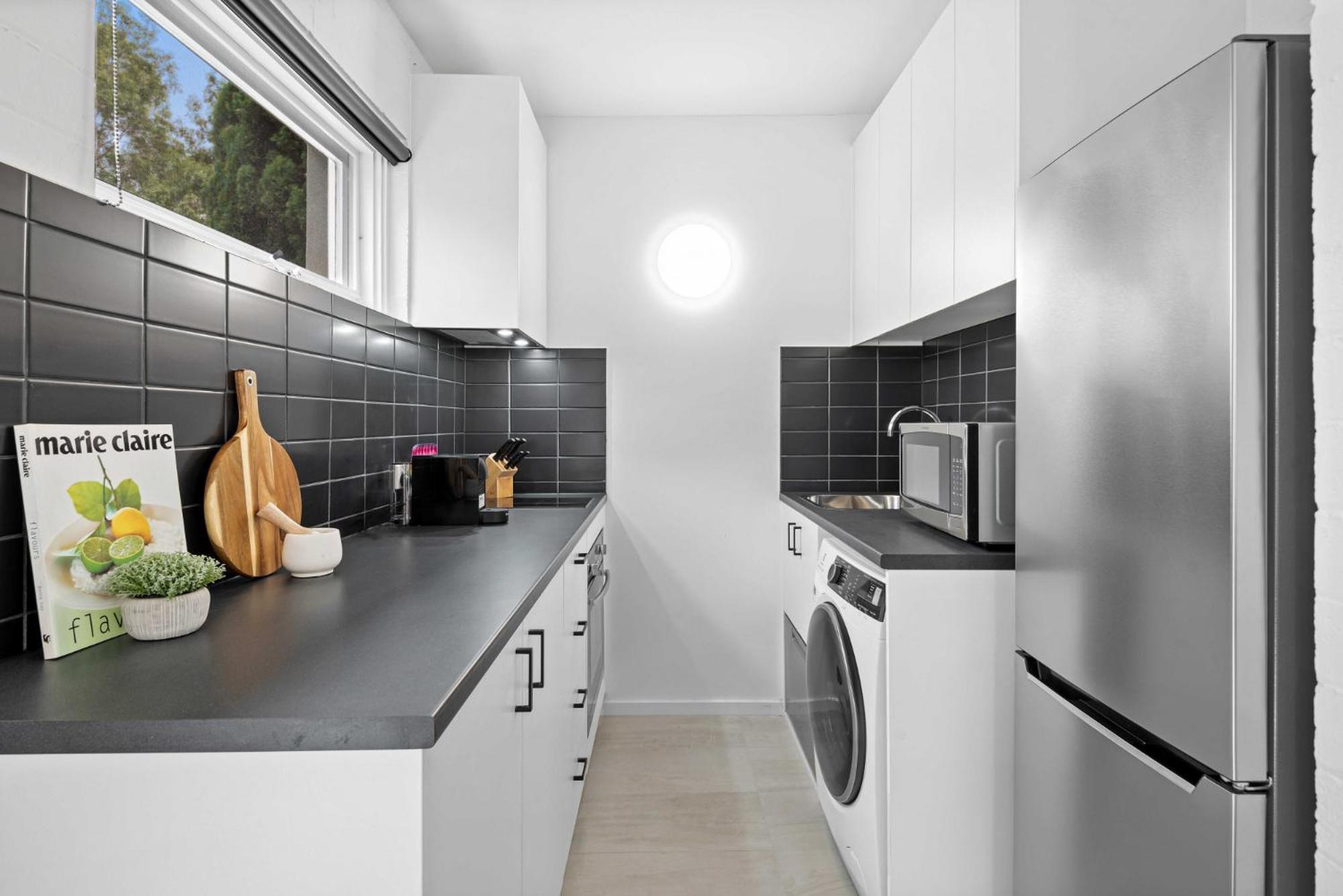 Apartment Stunning 1-bed Ground Floor Unit With Front Yard *