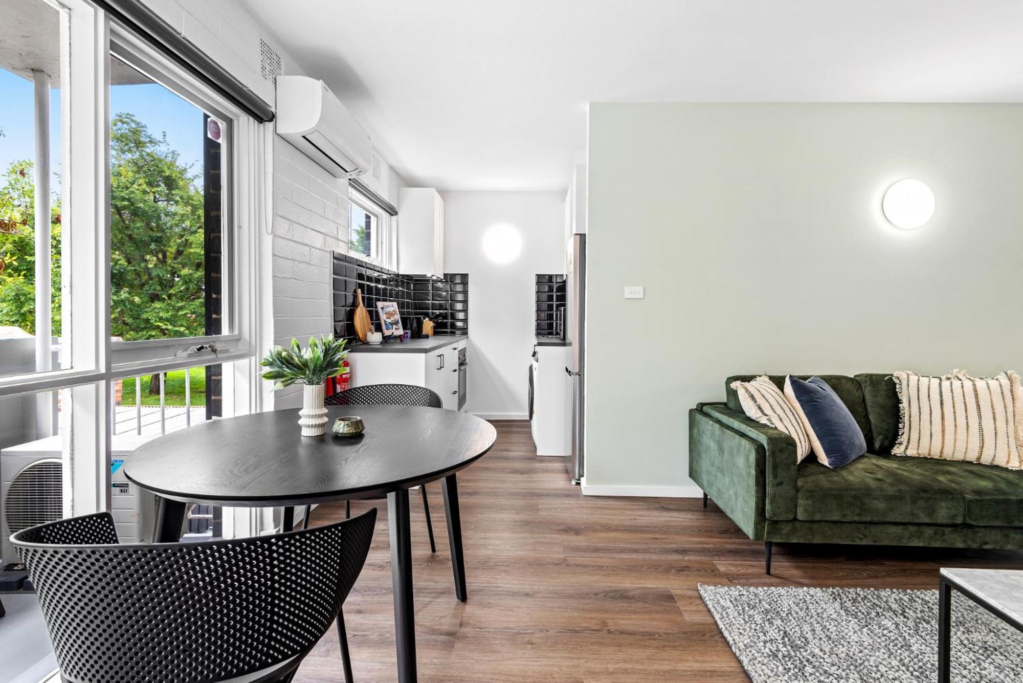 Contemporary 1-bed With Park Views
