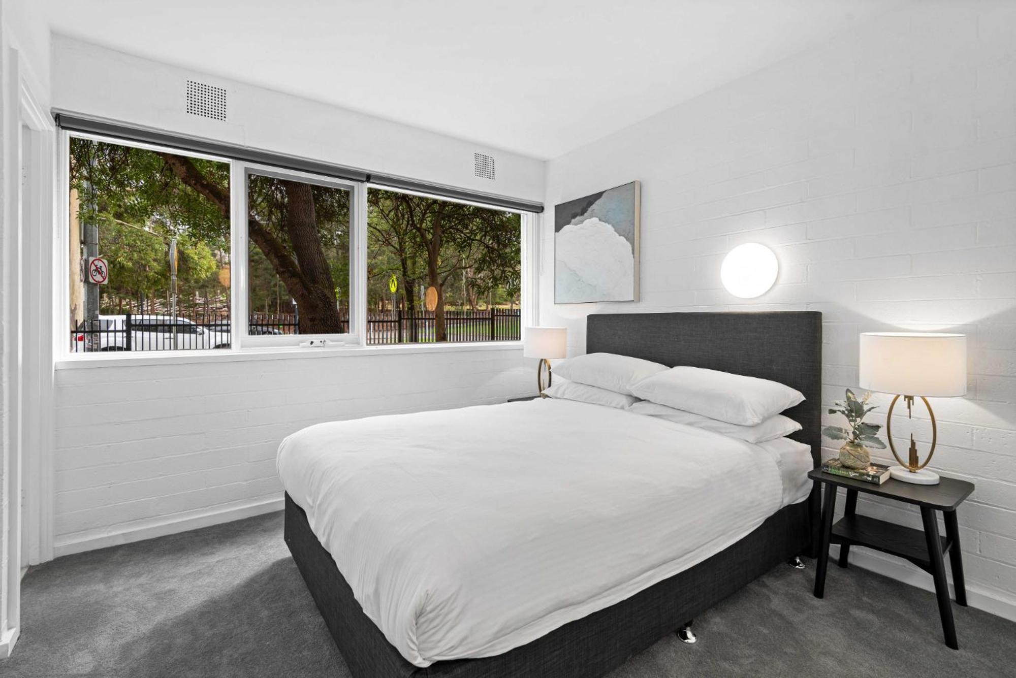 Stunning 1-bed Ground Floor Unit With Front Yard Apartment *