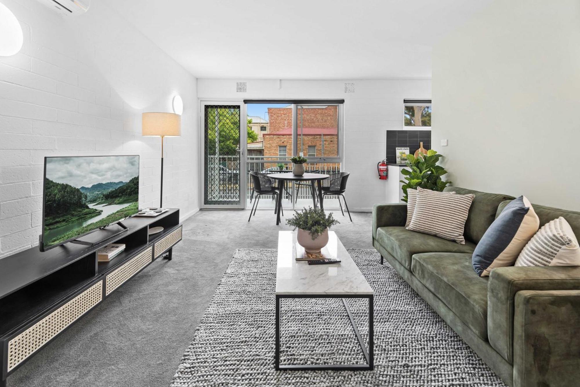Apartment Stunning 1-bed Ground Floor Unit With Front Yard
