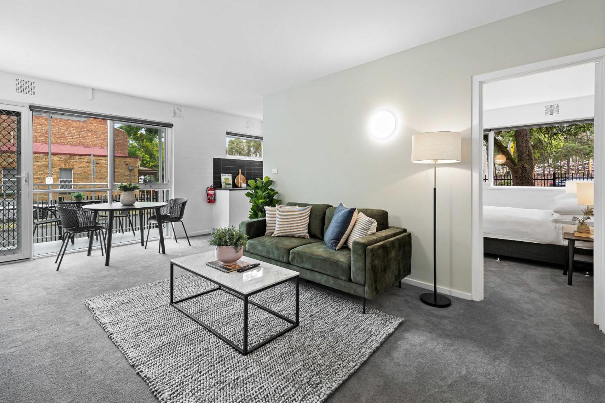 Stunning 1-bed Ground Floor Unit With Front Yard Apartment *
