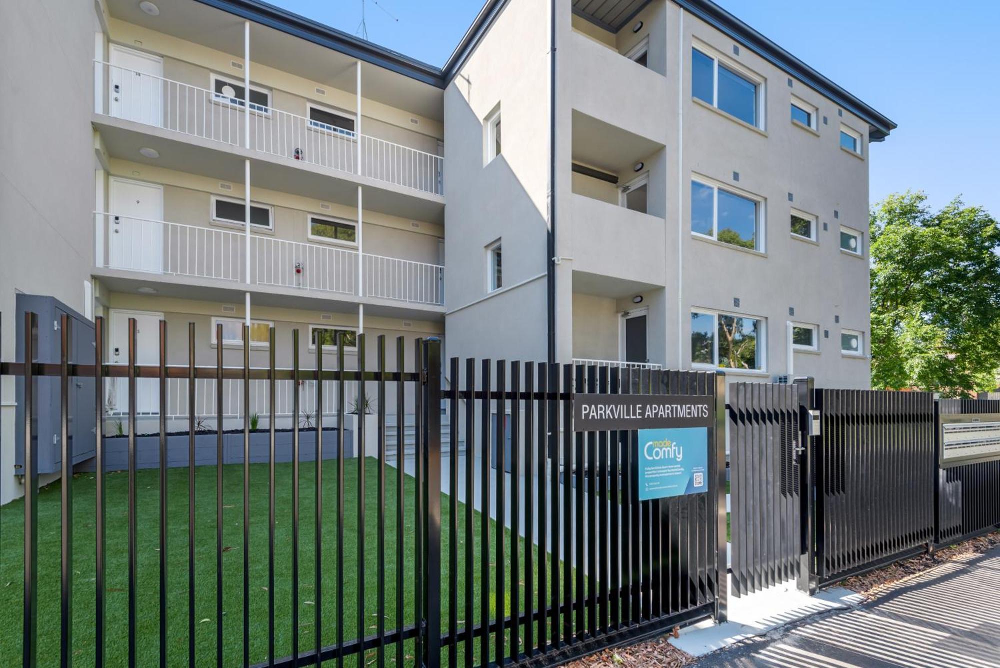 Superb 1-bed Unit With A Generous Balcony Melbourne