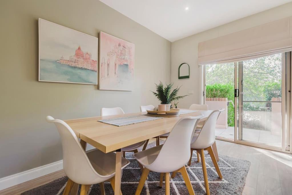 Harp Haven - Contemporary In Suburban Tree Lined Kew Melbourne