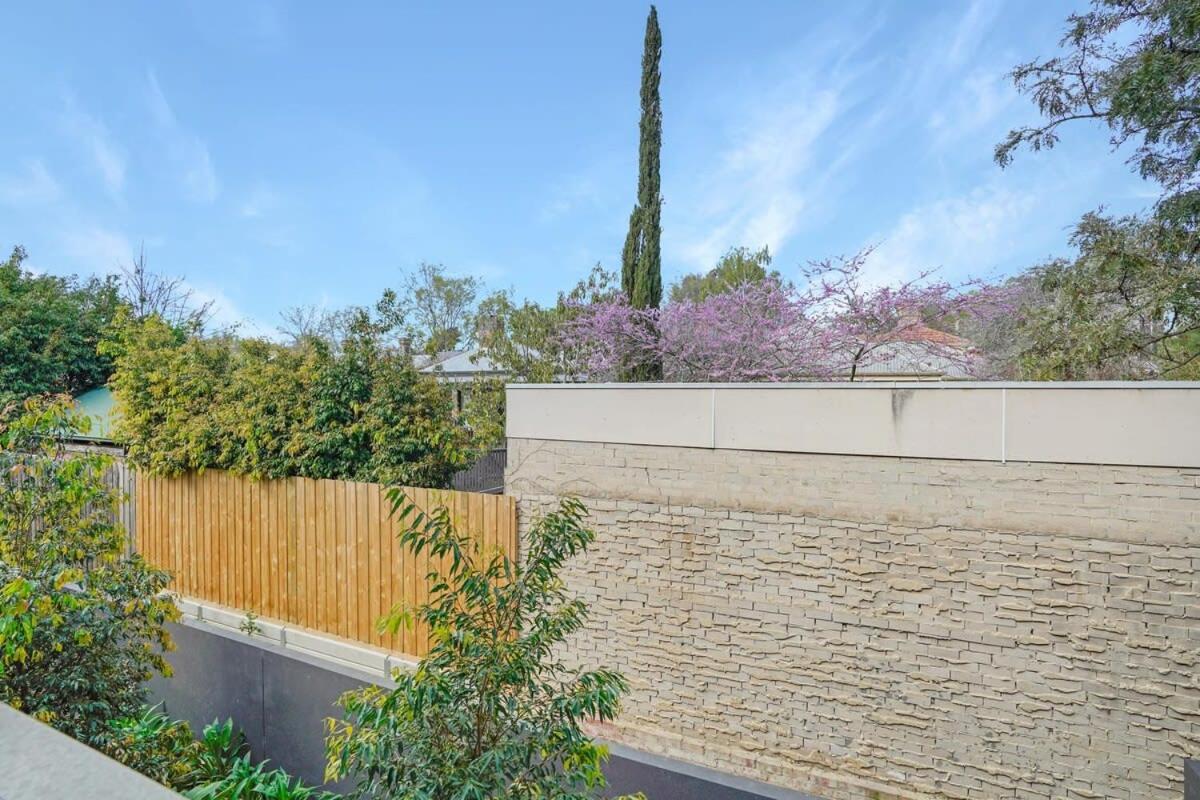 Cozy Nest In Prime Hawthorn W Parking & Pool Apartment Melbourne
