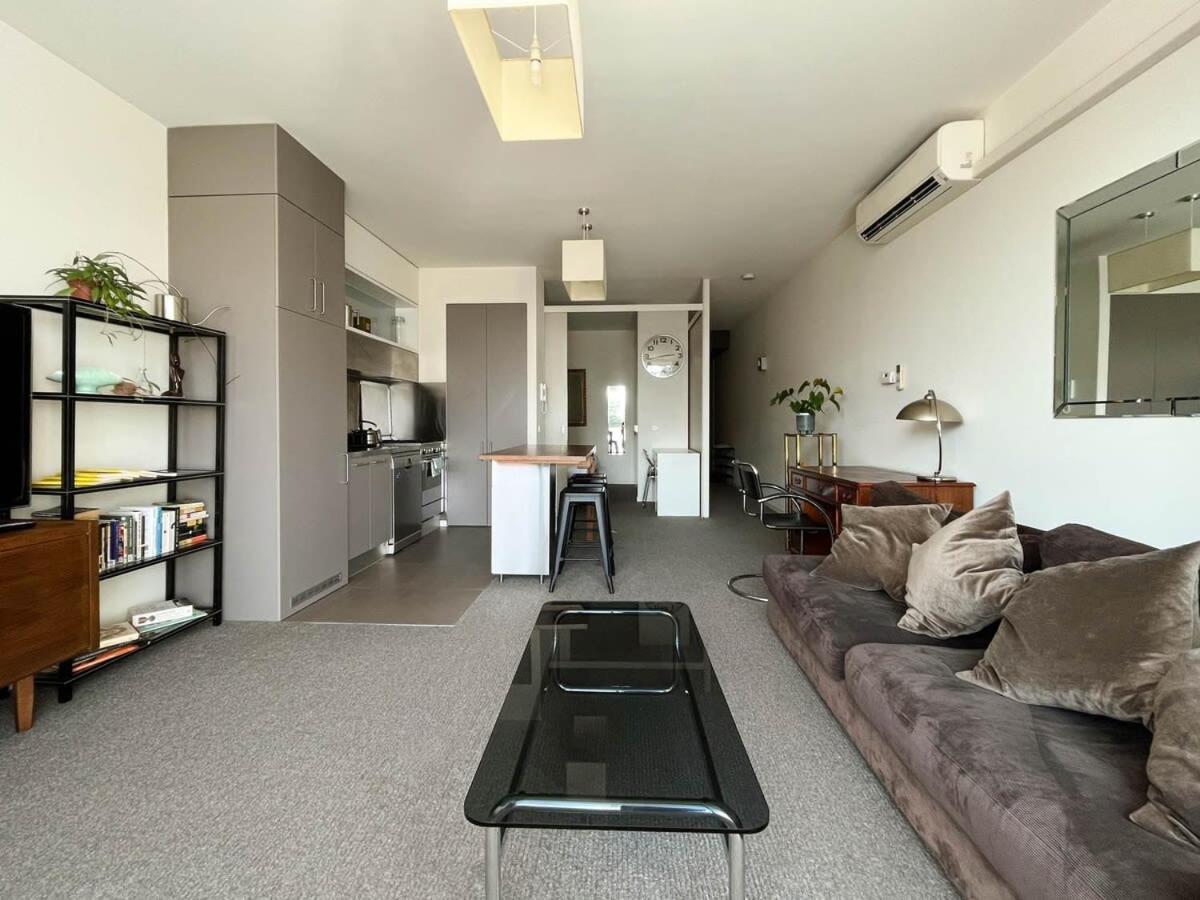 Explore From Chic 1br In Windsor Apartment