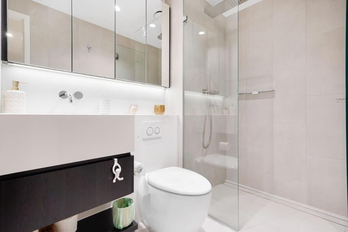 Cozy Nest In Prime Hawthorn W Parking & Pool Apartment *
